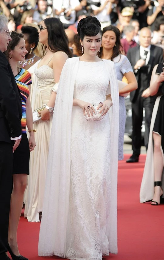 Lý Nhã Kỳ thường đầu tư cho hình thức bên ngoài bằng những bộ trang phục như thế này Ảnh: ALEC LƯƠNG