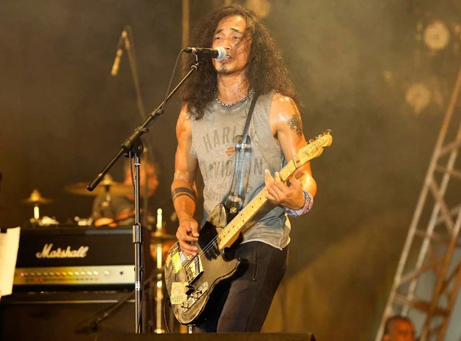 Diễm My 9X cổ vũ Phạm Anh Khoa làm live show rock