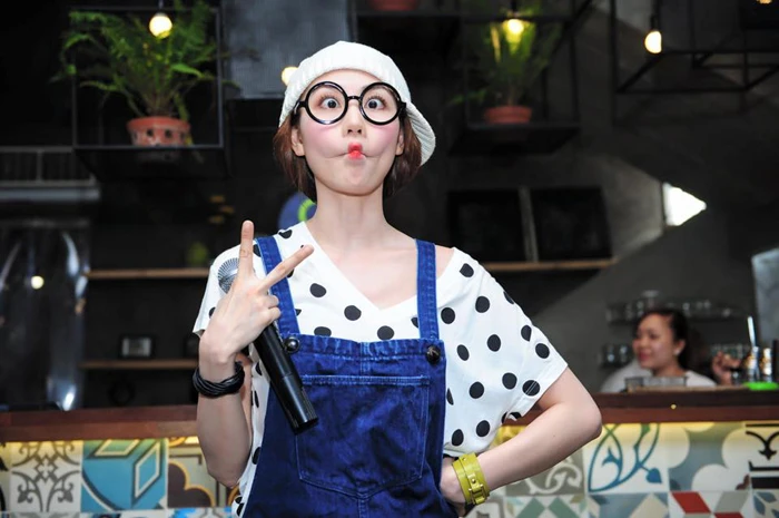 Ngân Khánh, Bước nhảy hoàn vũ, điện ảnh, cưới chồng, du học