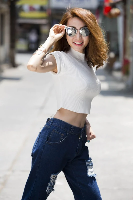 Ngân Khánh, Bước nhảy hoàn vũ, điện ảnh, cưới chồng, du học