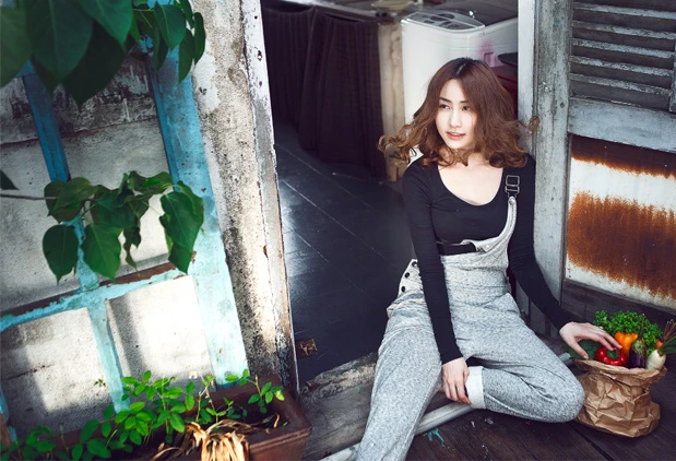 Ngân Khánh, Bước nhảy hoàn vũ, điện ảnh, cưới chồng, du học