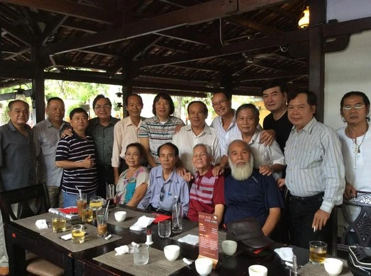 “Tư Ếch” Văn Hường bồi hồi tái ngộ đồng nghiệp