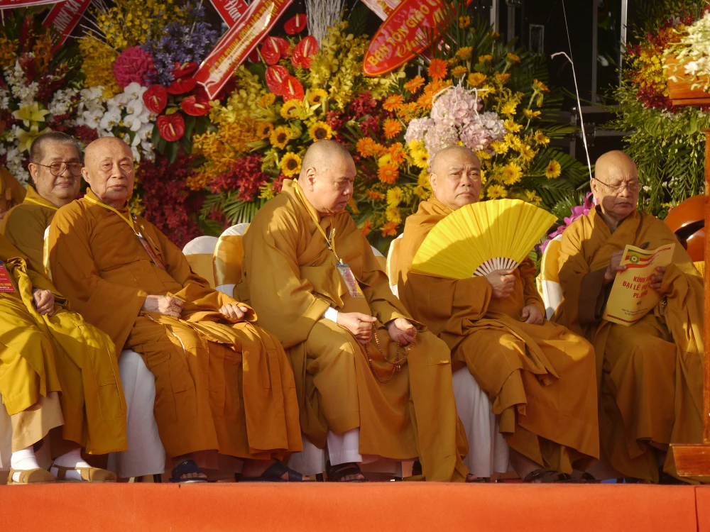 TP.HCM, Huế người dân đón mừng lễ Phật đản ảnh 5