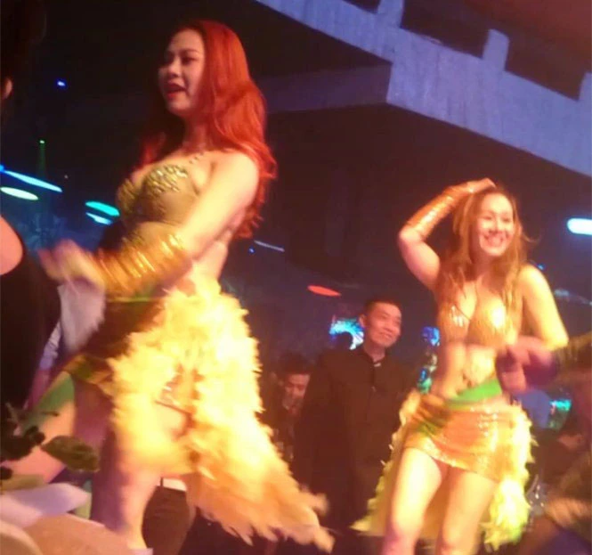 Trong thế giới “múa mồi”: kỳ 2: Nụ cười và nước mắt... ảnh 2