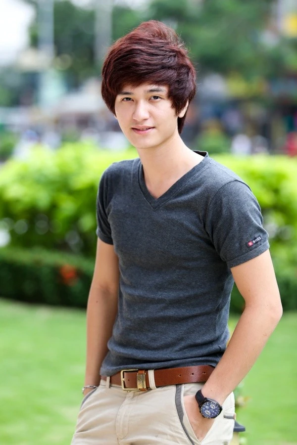 Huỳnh Anh làm kinh tế thêm để lo cho gia đình. Cuộc sống mưu sinh không phải màu hồng của sao Việt