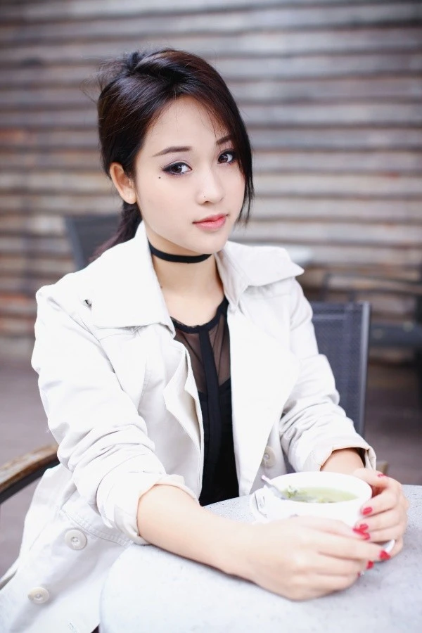 Diễm Hằng tạm ngưng nghệ thuật để tập trung kinh doanh. Cuộc sống mưu sinh không phải màu hồng của sao Việt