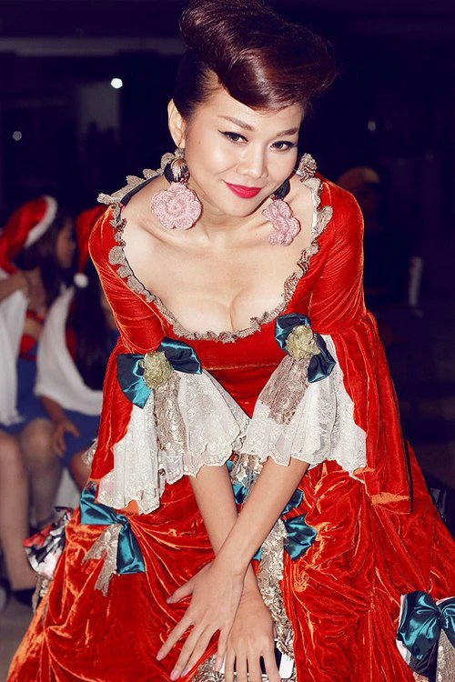 Thanh Hằng, chân dài, gợi cảm, ca sĩ ngực khủng,