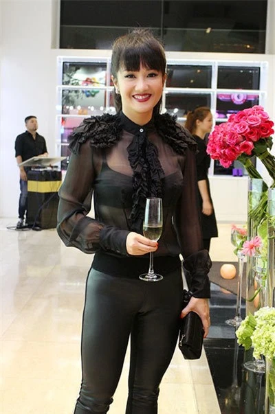 Thanh Lam, Hồng Nhung, Diễm My, Giáng My, hở táo bạo