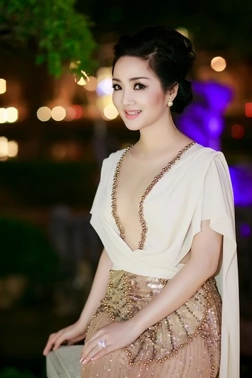 Thanh Lam, Hồng Nhung, Diễm My, Giáng My, hở táo bạo