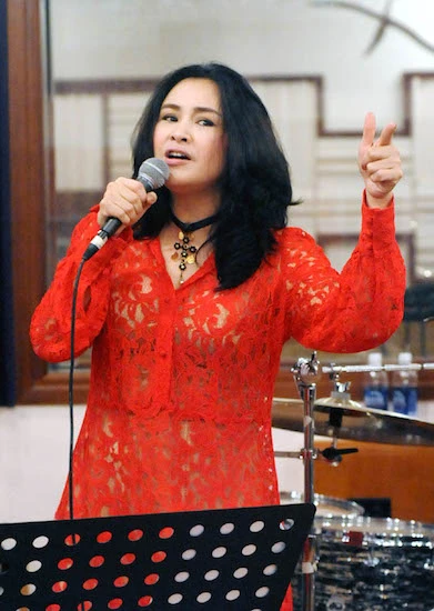 Thanh Lam, Hồng Nhung, Diễm My, Giáng My, hở táo bạo