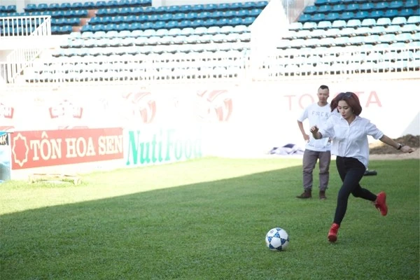 Hòa Minzy và dàn sao Việt hòa giọng ủng hộ U.23 Việt Nam - ảnh 1