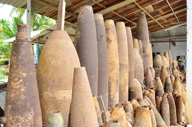 Lão 'khùng' U70 bán chục lượng vàng mua 300 quả bom