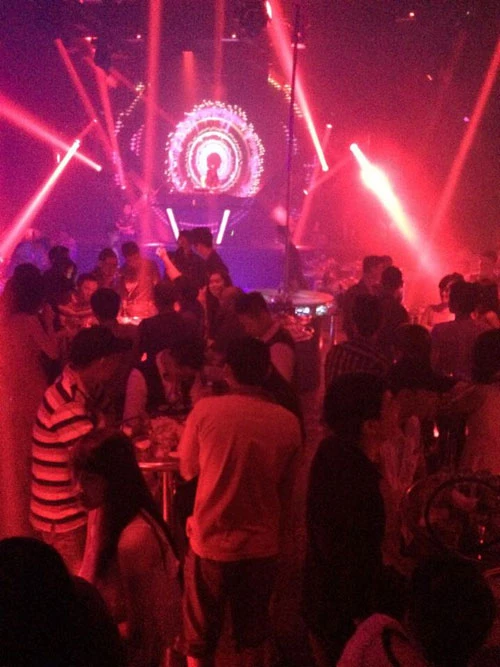 Cảnh sát 113 nổ 5 phát súng chỉ thiên yêu cầu bảo vệ vũ trường mở cửa ảnh 3