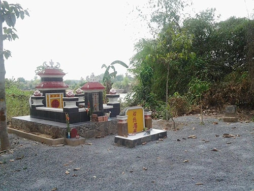 Lạ kỳ ngôi miếu dân lập thờ 'bà bóng' cô Hiên ảnh 2