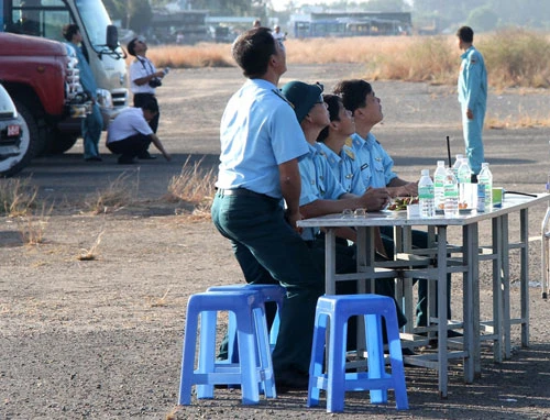 Chùm ảnh phi công khổ luyện cho giây phút bung dù ảnh 14