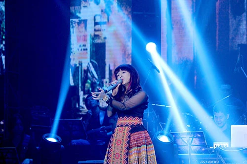 Hồ Quỳnh Hương nghẹn ngào hát tưởng nhớ nhạc sĩ An Thuyên ảnh 7