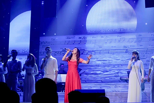 Hồ Quỳnh Hương nghẹn ngào hát tưởng nhớ nhạc sĩ An Thuyên ảnh 8