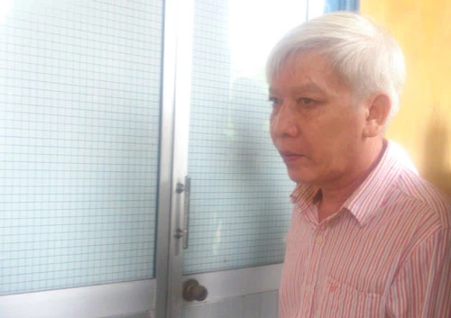 Tạt axit hàng xóm vì nghi ngoại tình với vợ ảnh 1