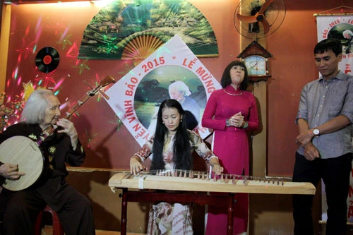 Nhạc sư Vĩnh Bảo đờn xuất thần trong đêm mừng thọ 98 tuổi ảnh 9