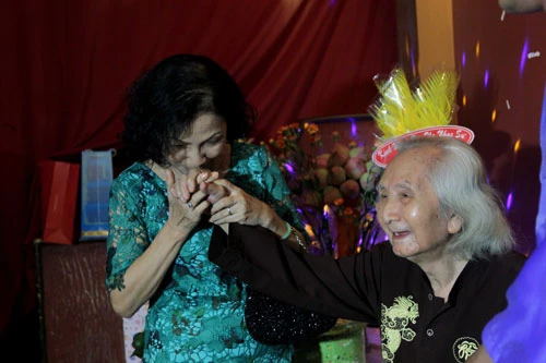 Nhạc sư Vĩnh Bảo đờn xuất thần trong đêm mừng thọ 98 tuổi ảnh 7