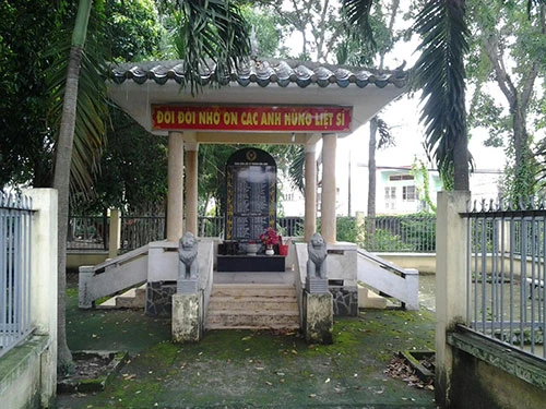 Dân lập miếu thờ người chiến sĩ công an ảnh 6 Dân lập miếu thờ người chiến sĩ công an ảnh 6