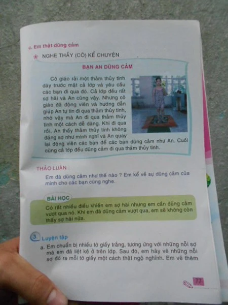  Dạy học sinh đi trên thủy tinh: Sách tái bản đã bỏ bài học này ảnh 1