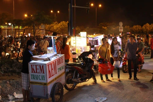 TP.HCM: Người dân háo hức xem pháo hoa ảnh 12