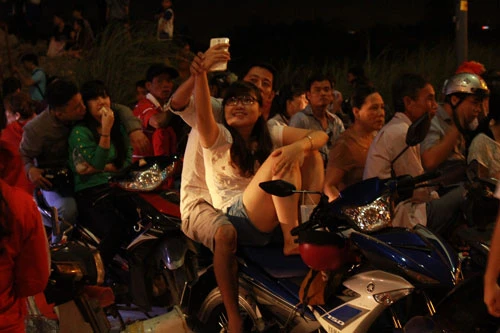 TP.HCM: Người dân háo hức xem pháo hoa ảnh 15
