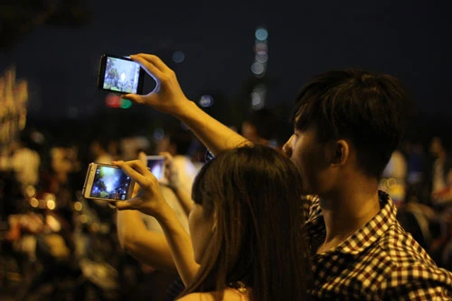 TP.HCM: Người dân háo hức xem pháo hoa ảnh 10