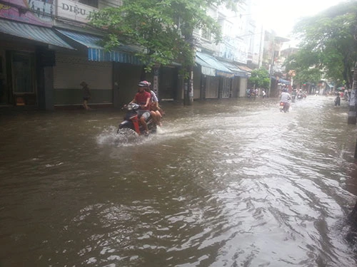 Lần đầu tiên trung tâm TP. Hải Phòng ngập lụt do mưa kéo dài ảnh 6