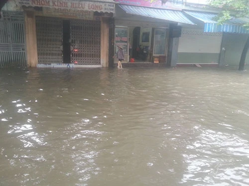 Lần đầu tiên trung tâm TP. Hải Phòng ngập lụt do mưa kéo dài ảnh 7
