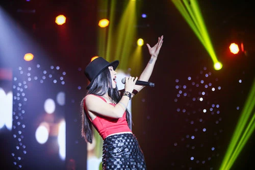 ‘Về với đông’ giúp Nhật Thủy đoạt cú đúp Bài hát Việt ảnh 8