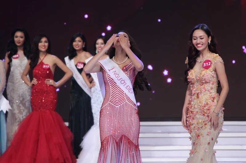 Phạm Thị Hương lên ngôi Hoa hậu Hoàn vũ 2015 ảnh 4