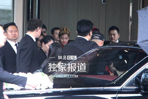 huynh-hieu-minh-ruoc-dau-trong-vong-vay-bao-ve