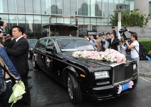 huynh-hieu-minh-ruoc-dau-trong-vong-vay-bao-ve-1