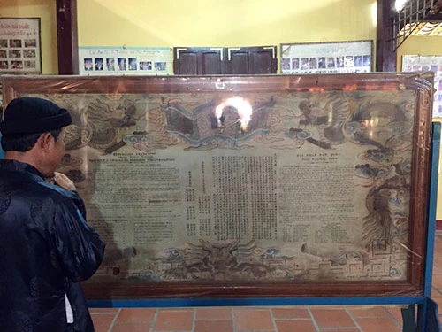 Kỳ lạ ngôi miếu thờ hai viên đạn cùng mảnh vỡ khẩu đại bác ảnh 6