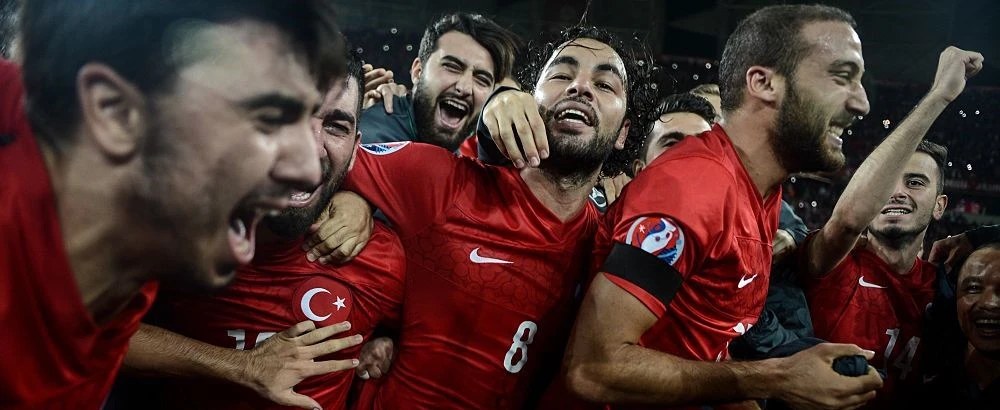 Vòng loại Euro 2016: Hà Lan bị loại, Thổ Nhĩ Kỳ, Croatia ung dung đến Pháp ảnh 2