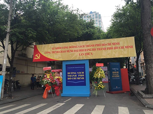 Từ nay, TP.HCM có một con đường sách dưới không gian me xanh ảnh 3