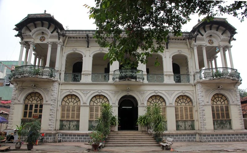 tòa nhà 35 triệu usd, nhà cổ, biệt thự