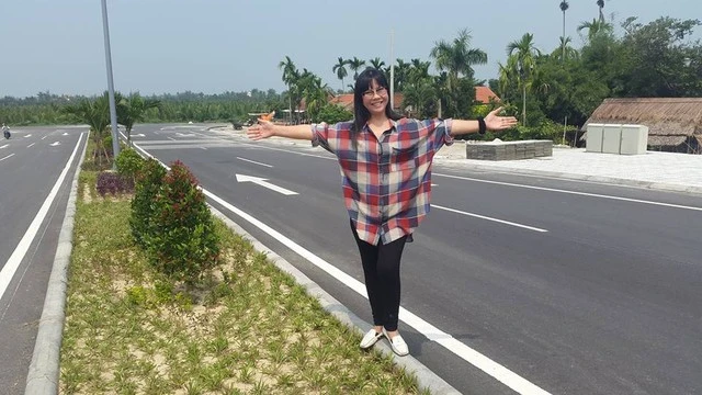 Cũng vì trải qua quá nhiều cuộc phẫu thuật với tình trạng cột sống luôn trong tình trạng “báo động” nên bác sỹ khuyên Ánh Tuyết không nên sinh thêm con bởi sinh con sẽ rất nguy hiểm đến tính mạng. Điều này khiến vợ chồng giọng ca “Ôi, mê ly” hết sức đau lòng vì trước đó Ánh Tuyết rất mong có nhiều con. Tuy nhiên, vì không còn cách nào khác nên chị đành phải chấp nhận. Bây giờ, vợ chồng Ánh Tuyết dành mọi tình yêu thương cho cậu con trai duy nhất.