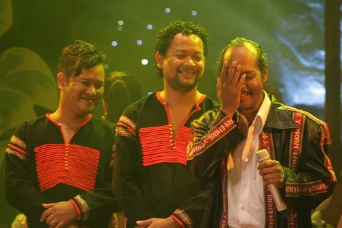 Con trai NSND Y Moan không buồn khi bị chê sao chép bố