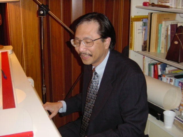 Tuấn Ngọc tiết lộ về cuộc đời tác giả 'Riêng một góc trời'