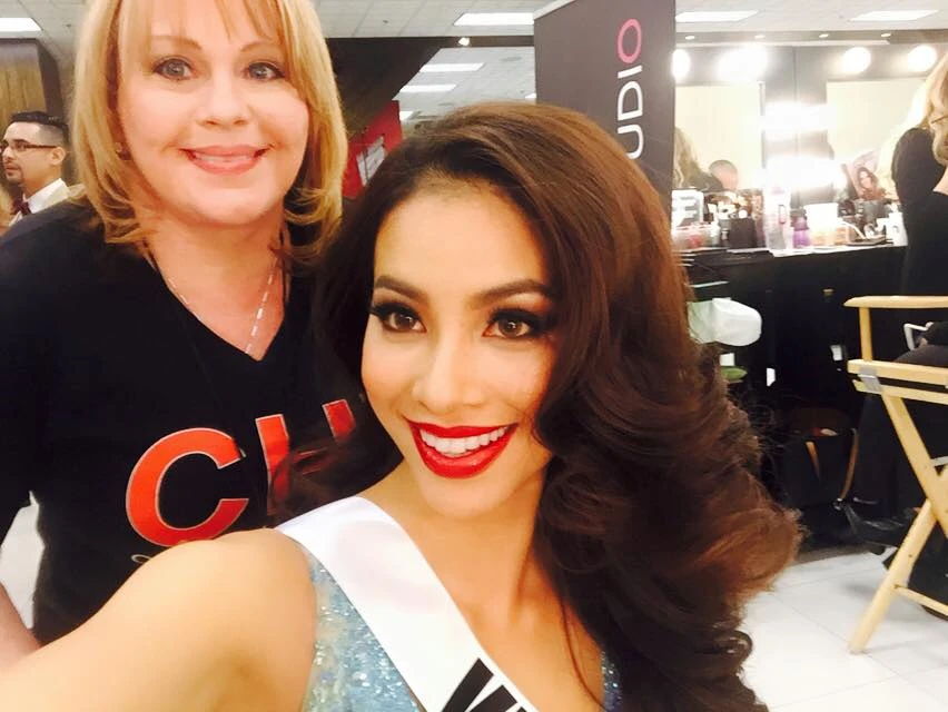 Săm soi khuyết điểm của hoa hậu Phạm Hương ảnh 7