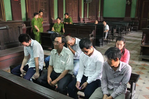 CSGT cầm đầu đường dây mua bán biển số xe giả ảnh 1