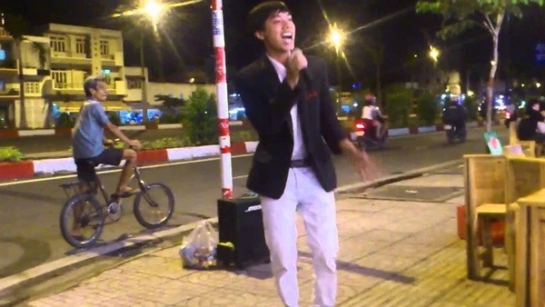 Liên hoan nghệ thuật hát rong bán kẹo kéo, múa lửa ảnh 3