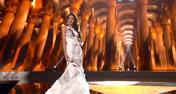pham-huong-tu-tin-trinh-dien-tai-ban-ket-miss-universe-5