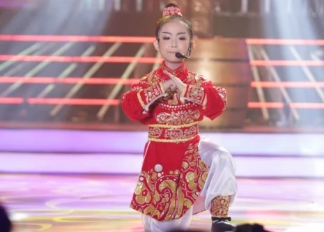 Bé Bảo Ngọc lại tiếp tục chinh phục được khán giả và đặc biệt là 3 vị giám khảo khi thể hiện thành công phần hóa thân thành Trần Quốc Toản – tái hiện một trích đoạn từng được nghệ sĩ Bạch Long trình diễn thành công.