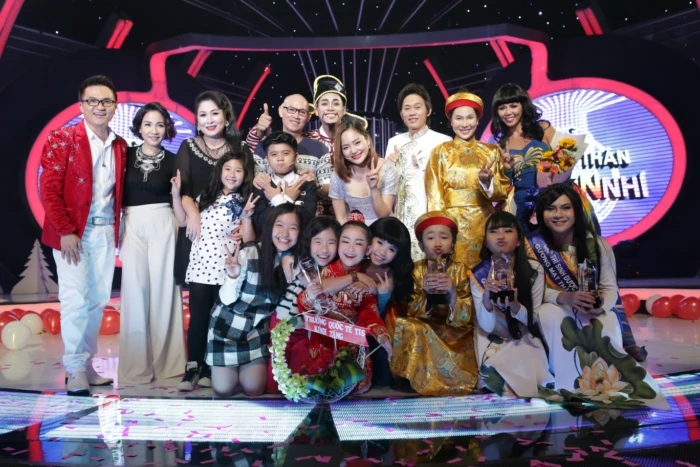 Hình ảnh đêm biểu diễn cuối cùng cả thí sinh và giám khảo.