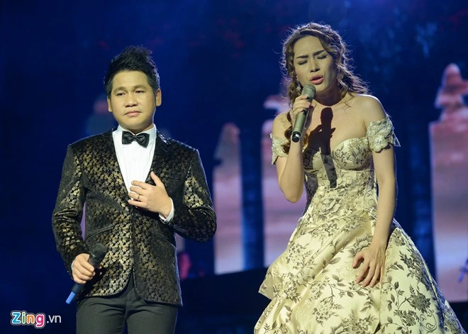 Đàm Vĩnh Hưng bất ngờ xuất hiện mừng sinh nhật Mỹ Tâm