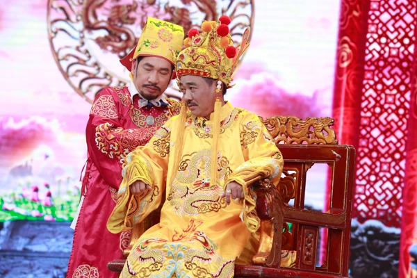 co-du-cong-ly-duoc-phep-chuyen-gioi-trong-tao-quan-2016-1